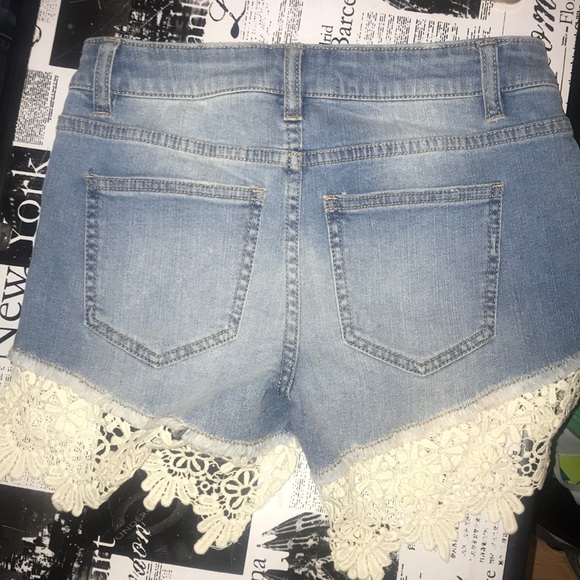 Lace denim shorts - Picture 2 of 4
